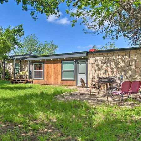 Remodeled Retro Home With Deck, Walk To Main Street! Blanco Exterior photo