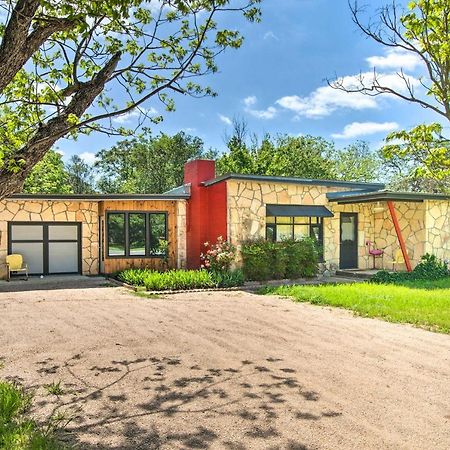 Remodeled Retro Home With Deck, Walk To Main Street! Blanco Exterior photo
