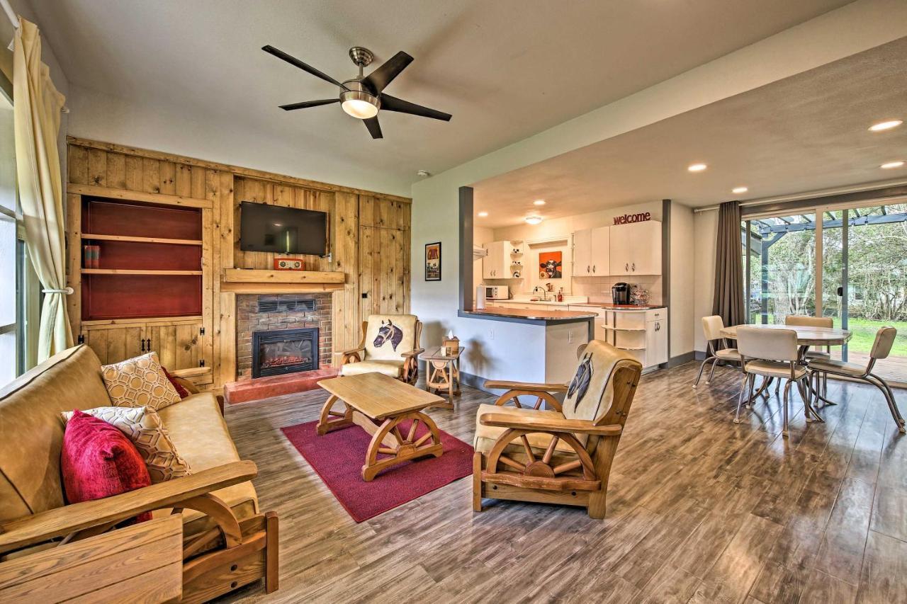 Remodeled Retro Home With Deck, Walk To Main Street! Blanco Exterior photo