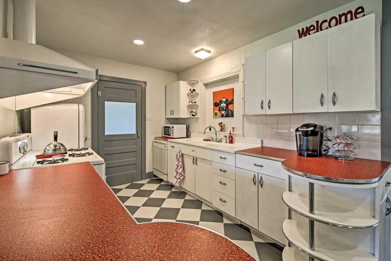 Remodeled Retro Home With Deck, Walk To Main Street! Blanco Exterior photo