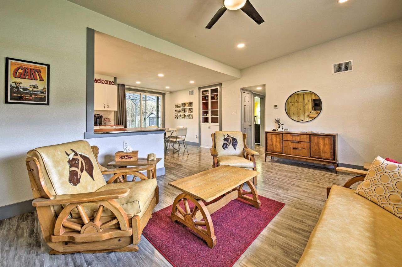 Remodeled Retro Home With Deck, Walk To Main Street! Blanco Exterior photo