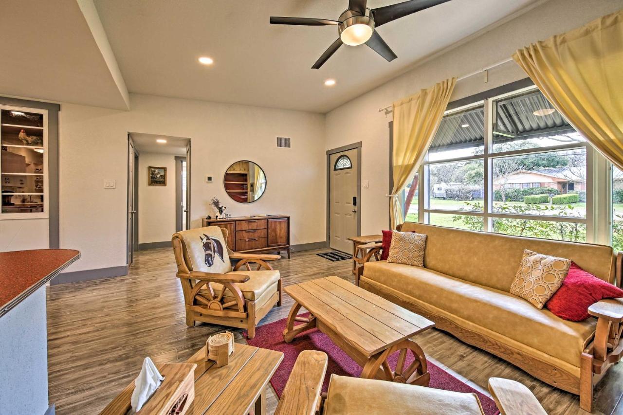 Remodeled Retro Home With Deck, Walk To Main Street! Blanco Exterior photo