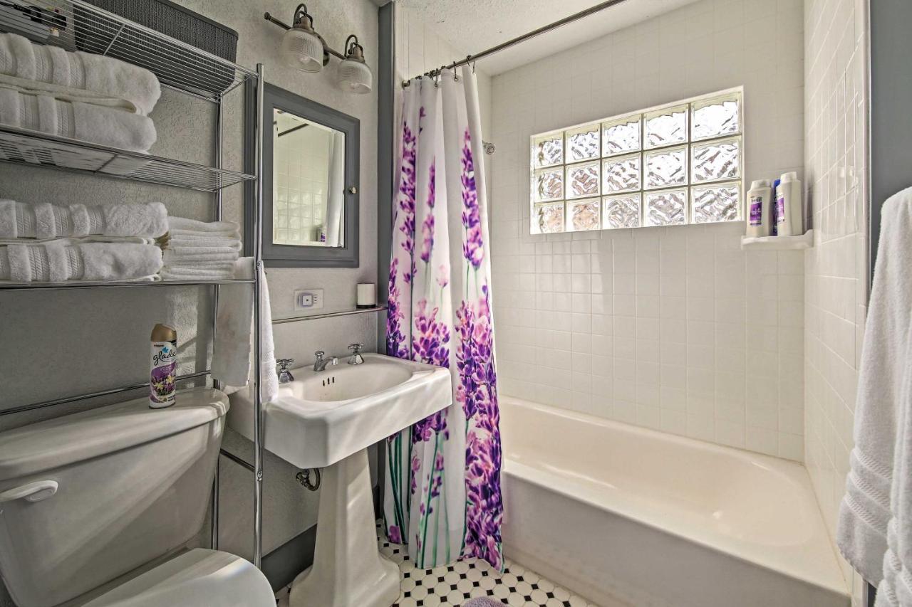 Remodeled Retro Home With Deck, Walk To Main Street! Blanco Exterior photo