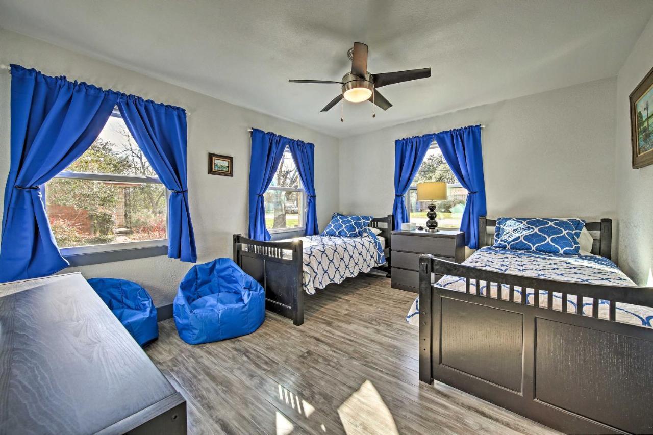 Remodeled Retro Home With Deck, Walk To Main Street! Blanco Exterior photo