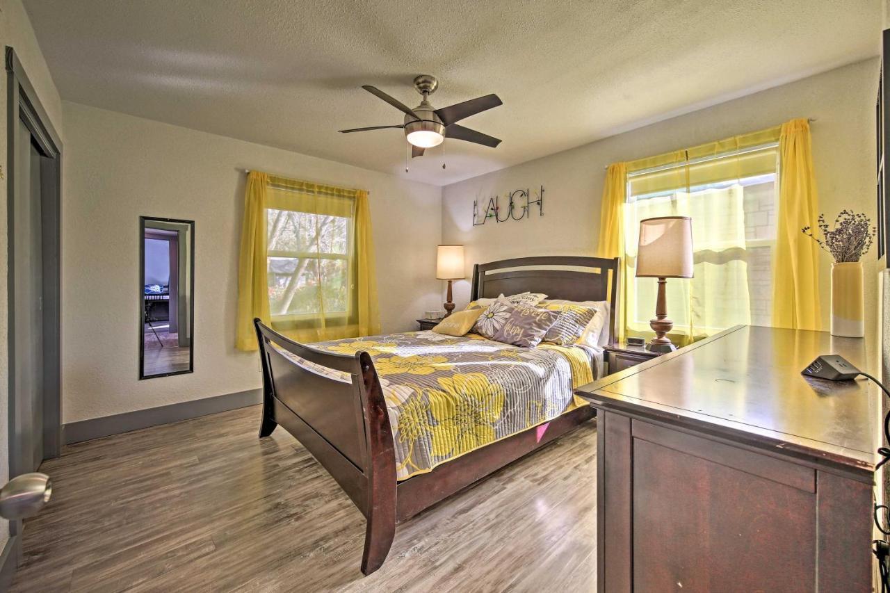Remodeled Retro Home With Deck, Walk To Main Street! Blanco Exterior photo