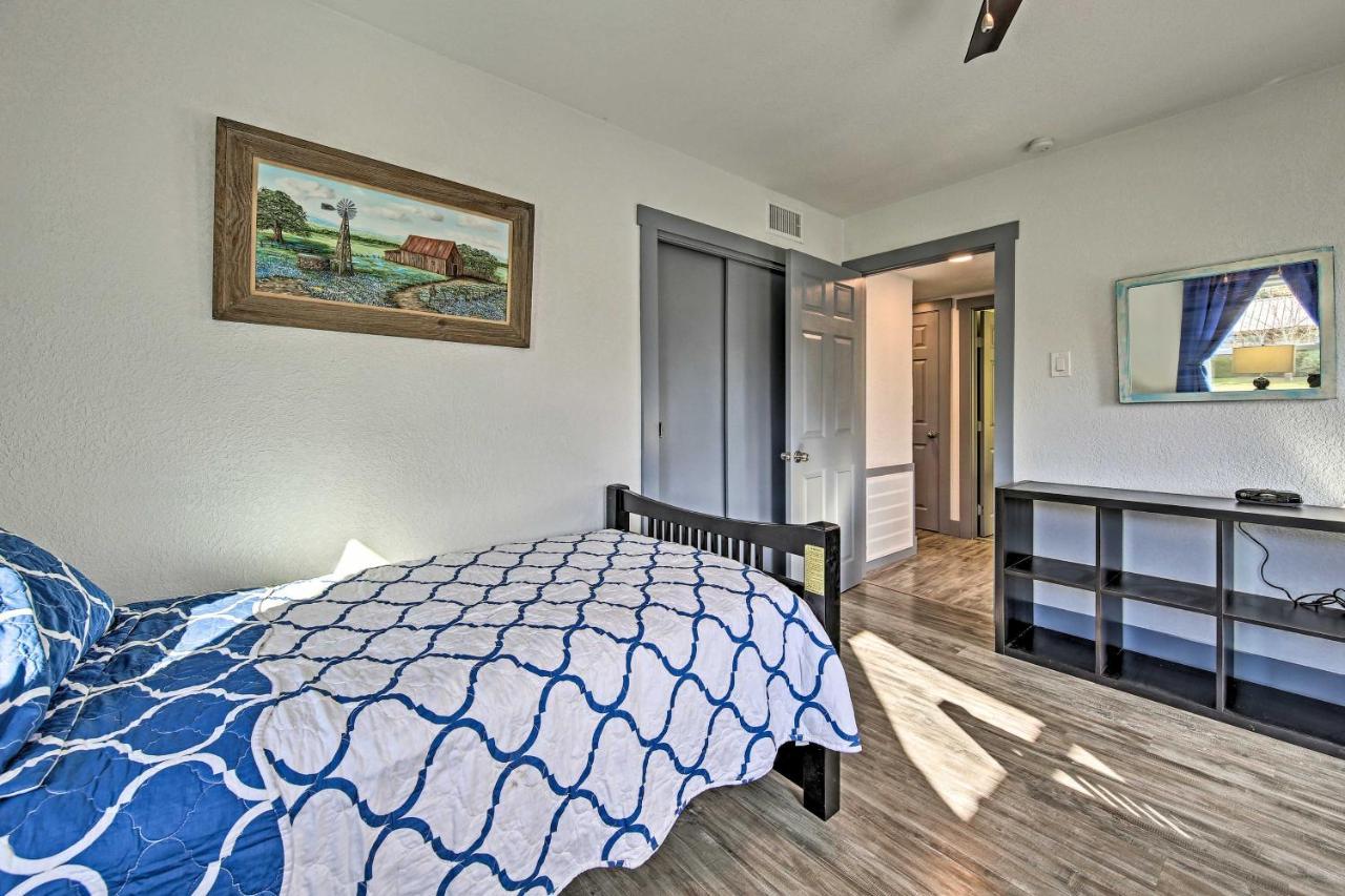 Remodeled Retro Home With Deck, Walk To Main Street! Blanco Exterior photo