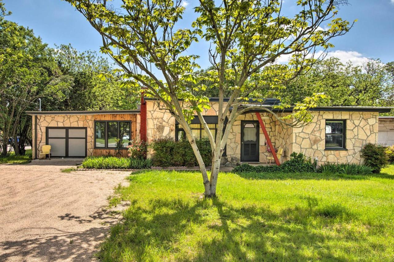 Remodeled Retro Home With Deck, Walk To Main Street! Blanco Exterior photo