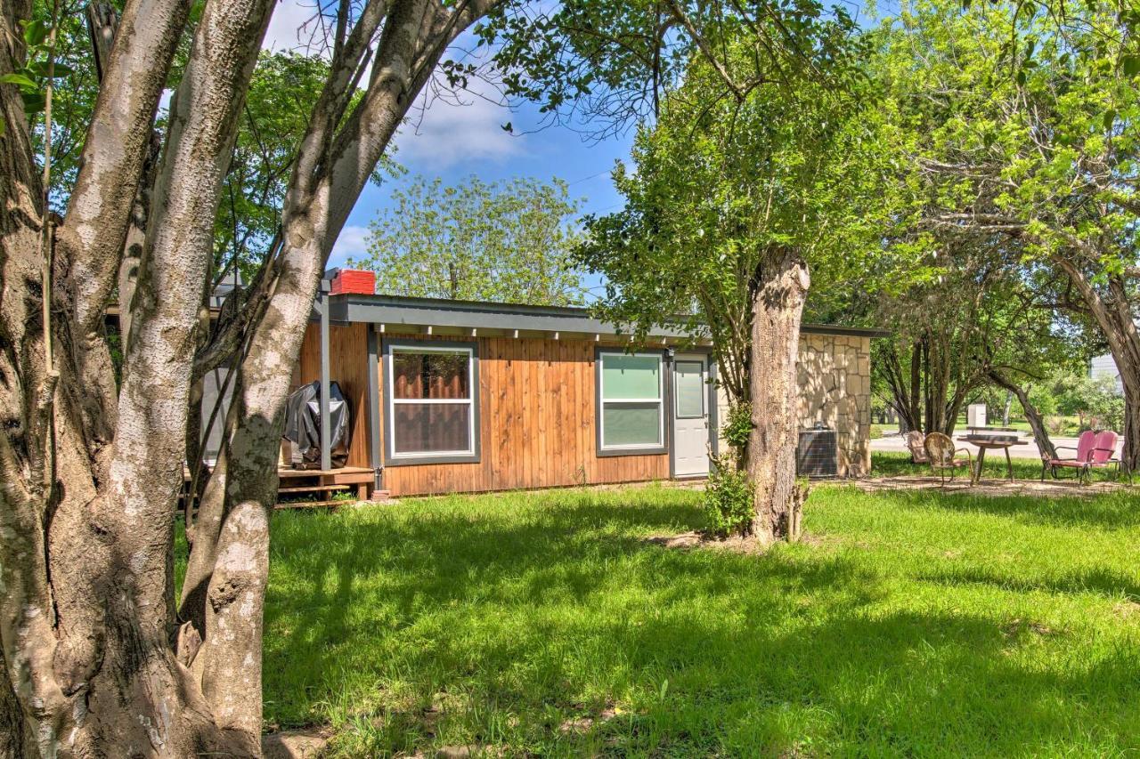 Remodeled Retro Home With Deck, Walk To Main Street! Blanco Exterior photo