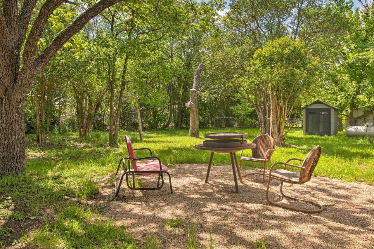 Remodeled Retro Home With Deck, Walk To Main Street! Blanco Exterior photo