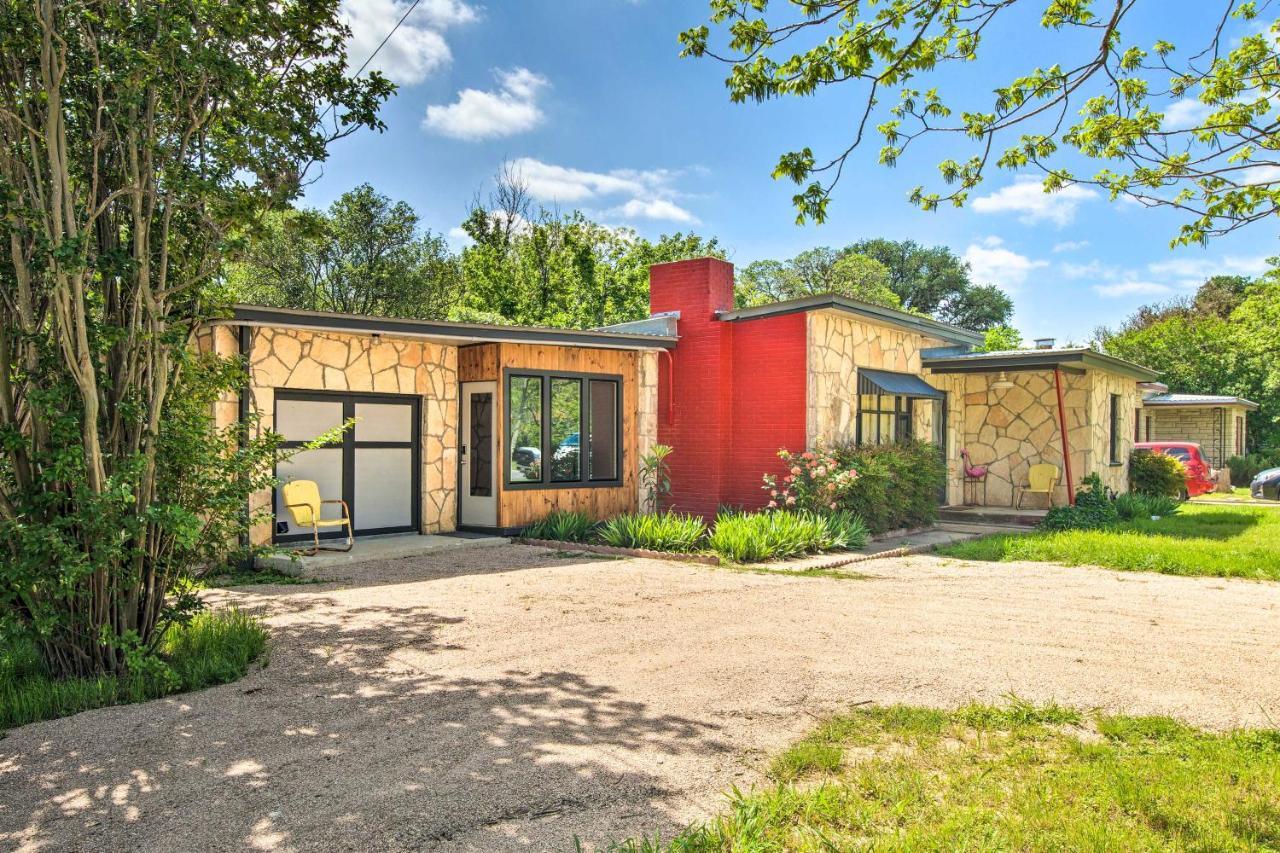 Remodeled Retro Home With Deck, Walk To Main Street! Blanco Exterior photo